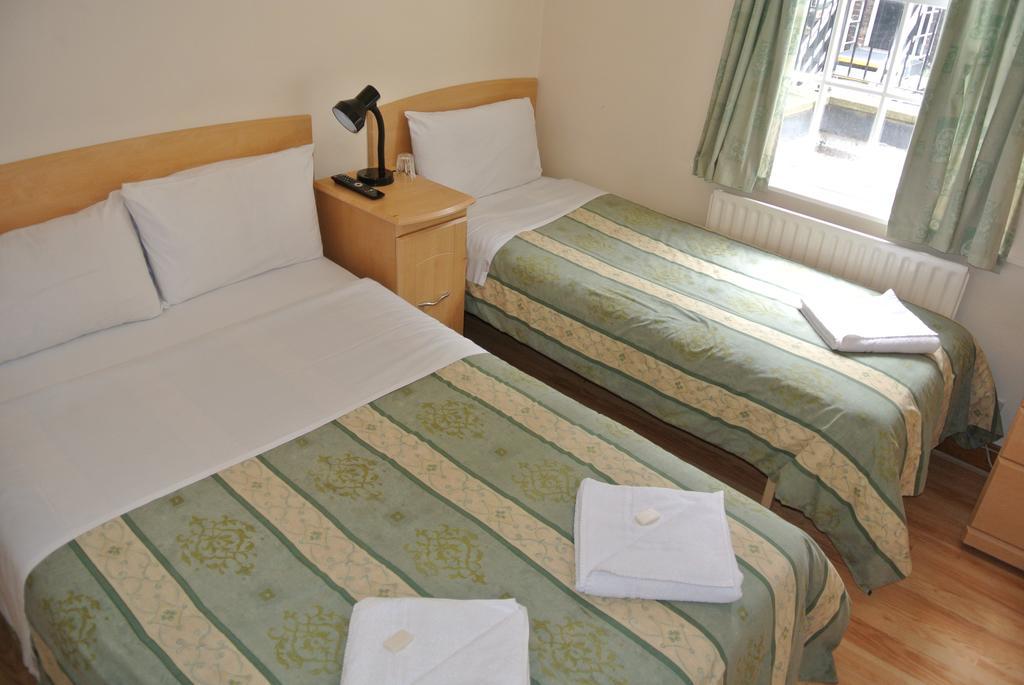The Belgrove Hotel London Room photo
